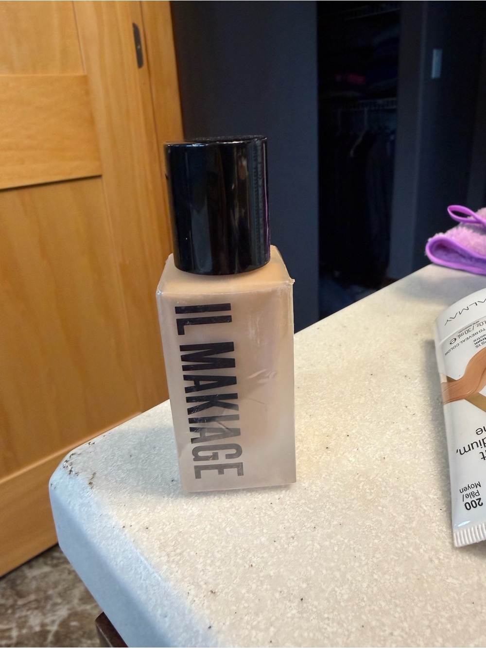 IL MAKIAGE Foundation Bottle in Beige with Black Cap